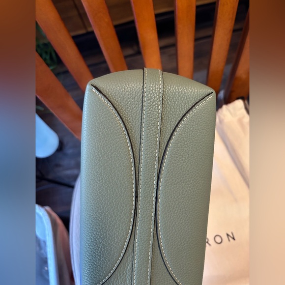 Fleuron Mini Swann Crossbody Bag - Picture 3 of 12